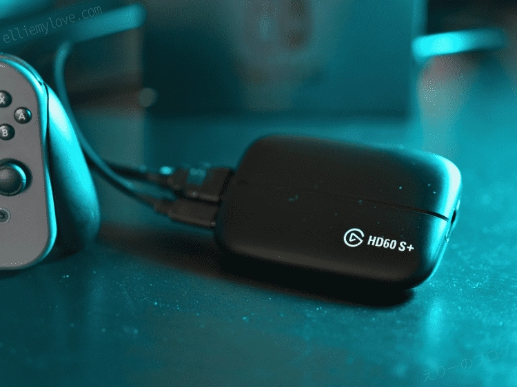 キャプチャボードElgato HD60splusとSwitchが机の上にある様子