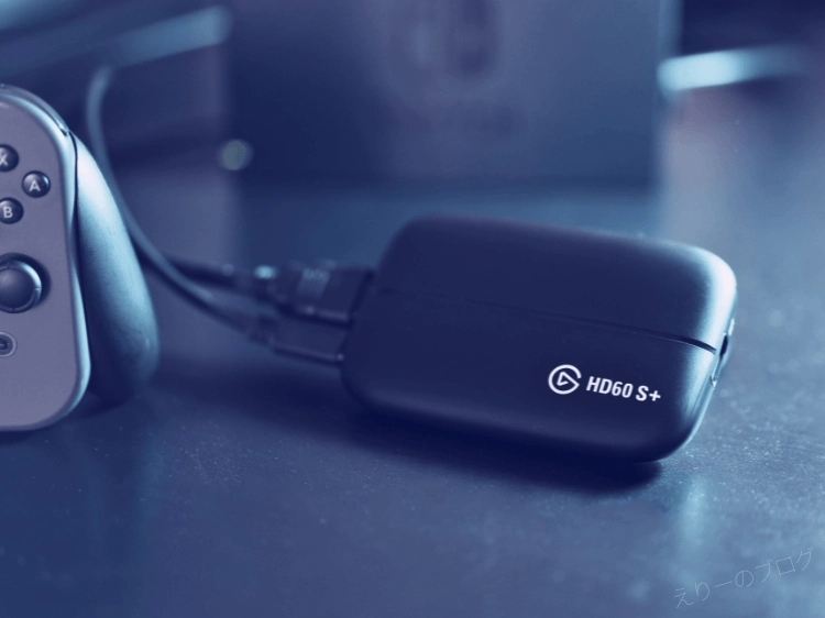 キャプチャボードElgato HD60splusとSwitchが机の上にある様子